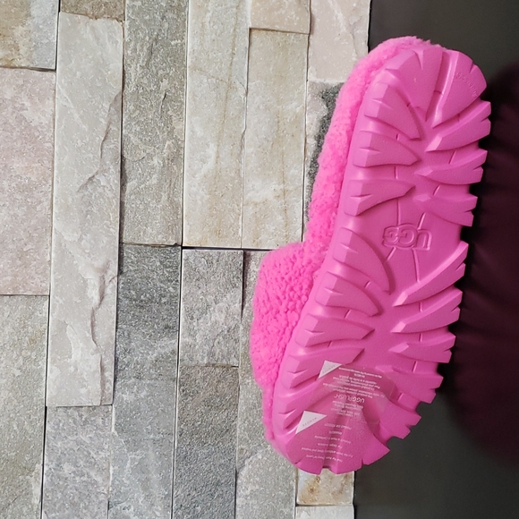 UGG Cozetta Curly Slides - Picture 6 of 6